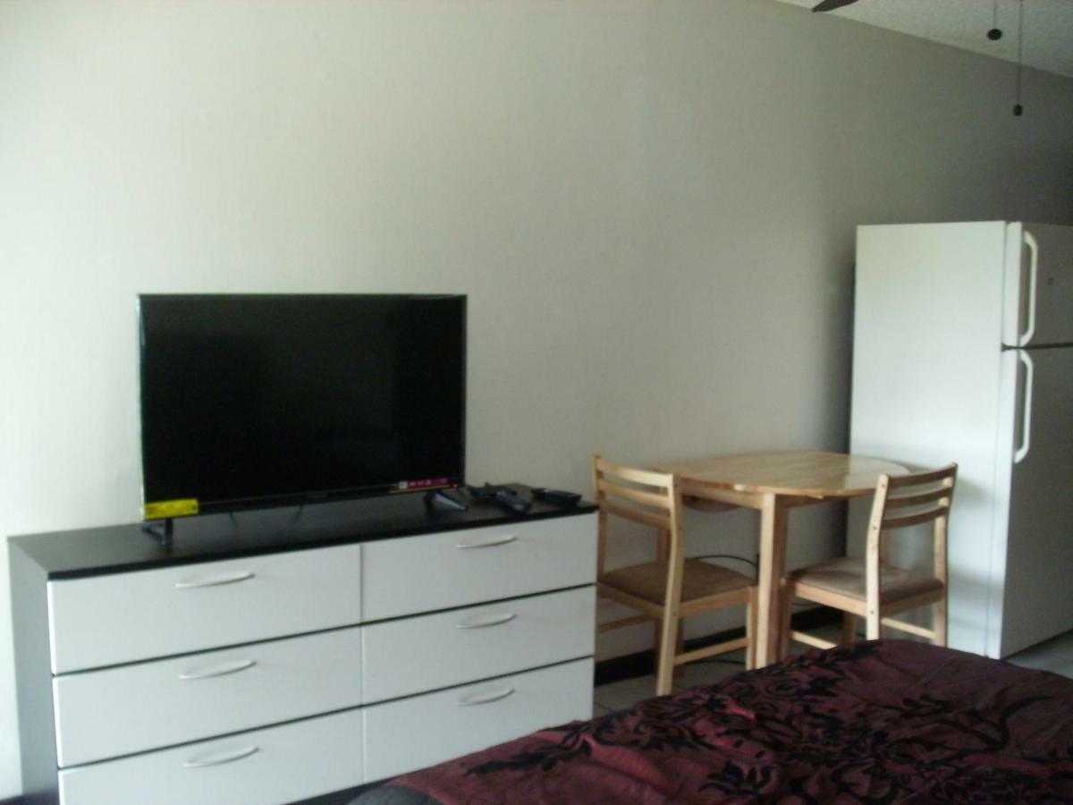 Ferienwohnung Newly Furnished Large Clean Quiet Private Unit Fort Lauderdale Exterior foto